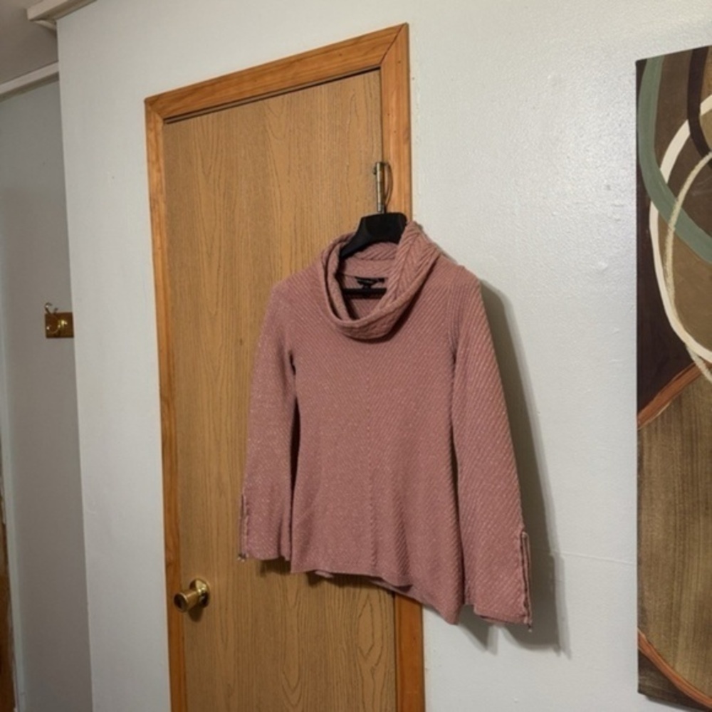 White House Black Market Small Metallic Pink Turtleneck Long Sleeve Sweater